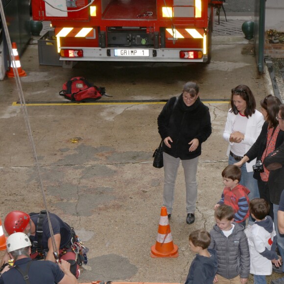 Exclusif - Natasha St-Pier, son mari Grégory Quillacq et leur fils Bixente soutiennent l'association "Petit Coeur de Beurre" lors du week-end de la Cardiopathie Congénitale à la caserne des pompiers de Malar, dans le 7e arrondissement de Paris, le 1er octobre 2016.