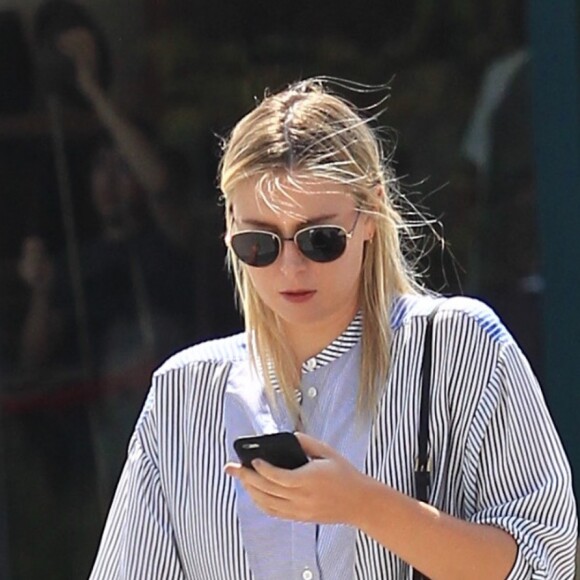 Maria Sharapova fait du shopping avec sa mère Elena à Beverly Hills le 22 septembre 2016.