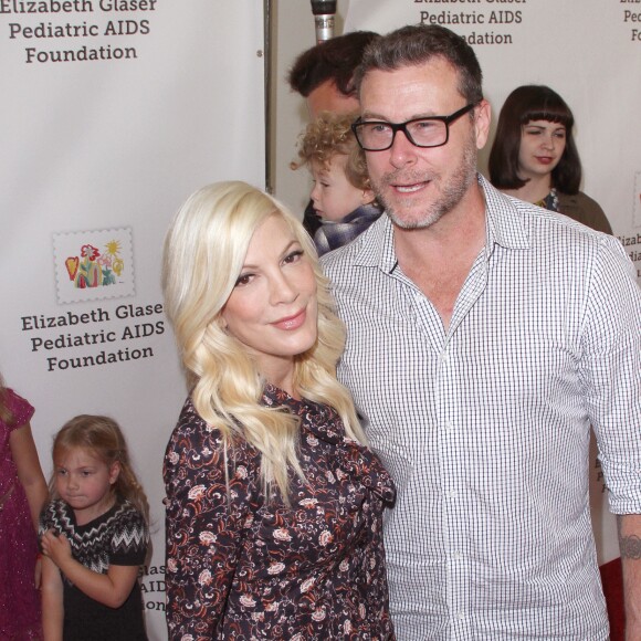 Tori Spelling, Dean McDermott - People à la 26ème soirée caritative "The Elizabeth Glaser Pediatric AIDS" à Los Angeles. Le 25 octobre 2015