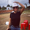 "Première pierre de l'école posée, c'est grâce à votre générosité et votre soutien précieux à tous que nous avons pu concrétiser ce beau projet. Merci de tout coeur", écrit Laeticia Hallyday sur son compte Instagram, le 6 octobre 2016. L'épouse de Johnny est au Vietnam pour son association La Bonne étoile.