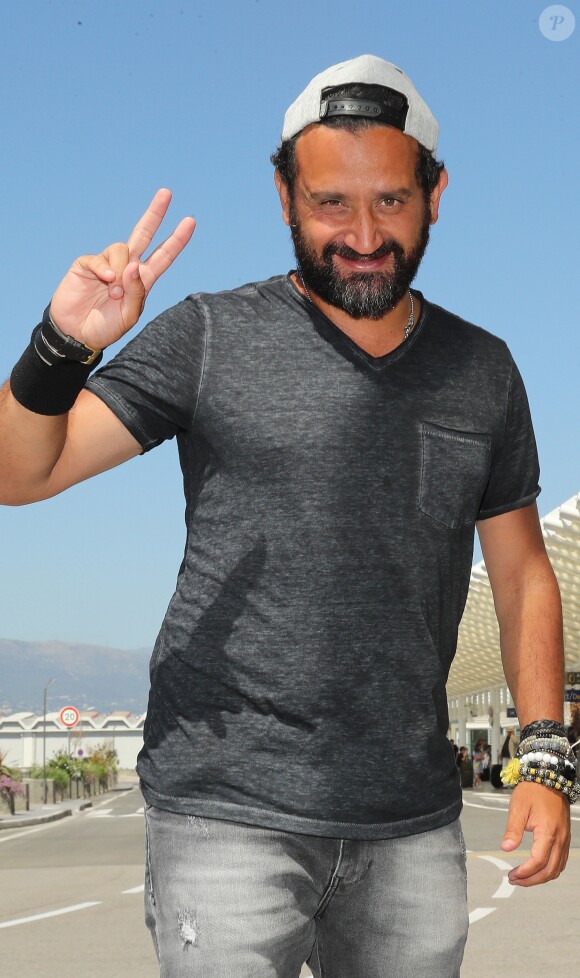 Exclusif - Fini les vacances pour Cyril Hanouna, très aminci, qui arrive à l'aéroport de Nice pour prendre un avion pour Paris. Le 24 août 2016