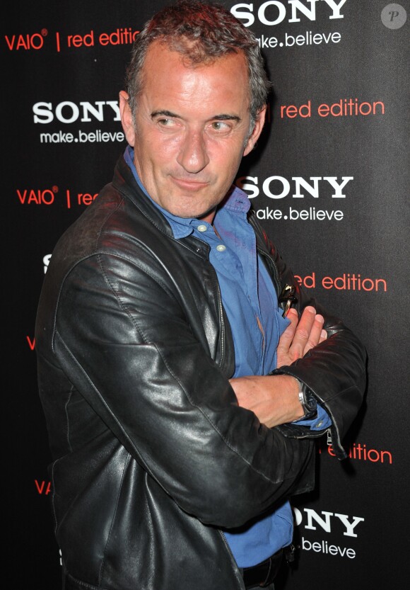 Christophe Dechavanne à la boutique Sony (39 avenue George V) à Paris, le 2 juillet 2013
