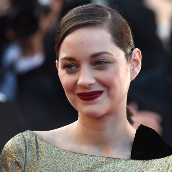 Marion Cotillard (robe Dior) - Montée des marches du film "Mal de pierres" lors du 69e Festival International du Film de Cannes. Le 15 mai 2016. ©Giancarlo Gorassini/Bestimage