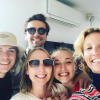 Photo de famille : Alexandra Lamy, Audrey Lamy, Chloé Jouannet, Zacharie Chasseriaud et Thomas Sabatier - le 9 octobre 2016