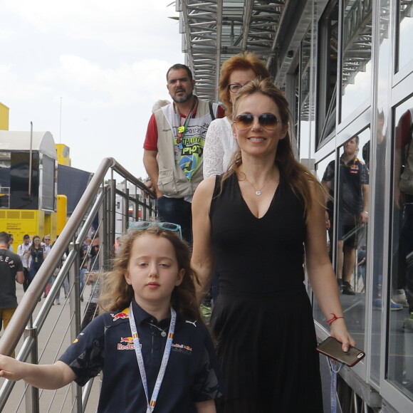 Geri Halliwell et sa fille Bluebell invitées au Grand prix de Formule 1 d'Espagne à Barcelone le 15 mai 2016.