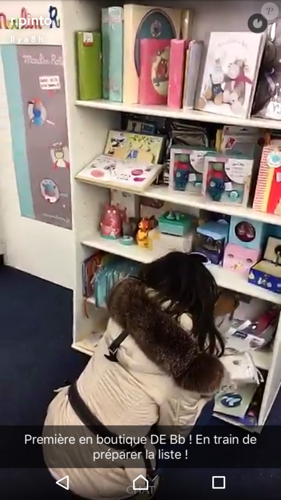 Nehuda des "Anges 8" en train de faire les boutiques pour son bébé sur Snapchat, lundi 10 octobre 2016