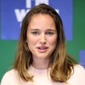 Natalie Portman, enceinte, vient soutenir Hillary Clinton et son parti au Northeast Philadelphia Coordinated Campaign Office de Philadelphie, le 10 octobre 2016.