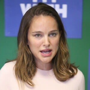 Natalie Portman, enceinte, vient soutenir Hillary Clinton et son parti au Northeast Philadelphia Coordinated Campaign Office de Philadelphie, le 10 octobre 2016.