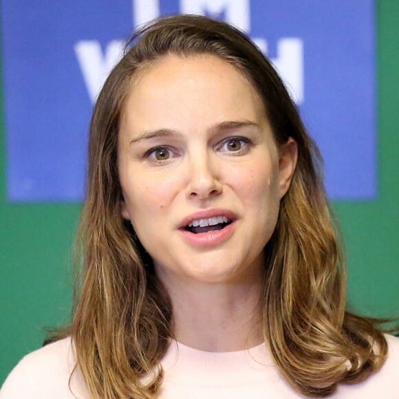 Natalie Portman, enceinte, vient soutenir Hillary Clinton et son parti au Northeast Philadelphia Coordinated Campaign Office de Philadelphie, le 10 octobre 2016.