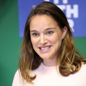 Natalie Portman, enceinte, vient soutenir Hillary Clinton et son parti au Northeast Philadelphia Coordinated Campaign Office de Philadelphie, le 10 octobre 2016.