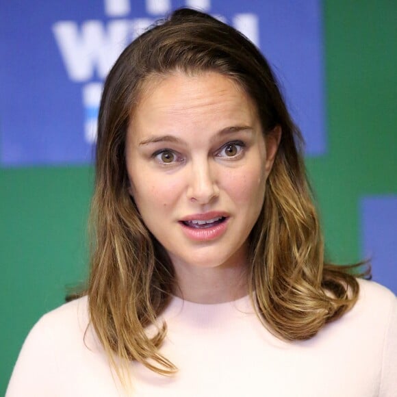 Natalie Portman, enceinte, vient soutenir Hillary Clinton et son parti au Northeast Philadelphia Coordinated Campaign Office de Philadelphie, le 10 octobre 2016.