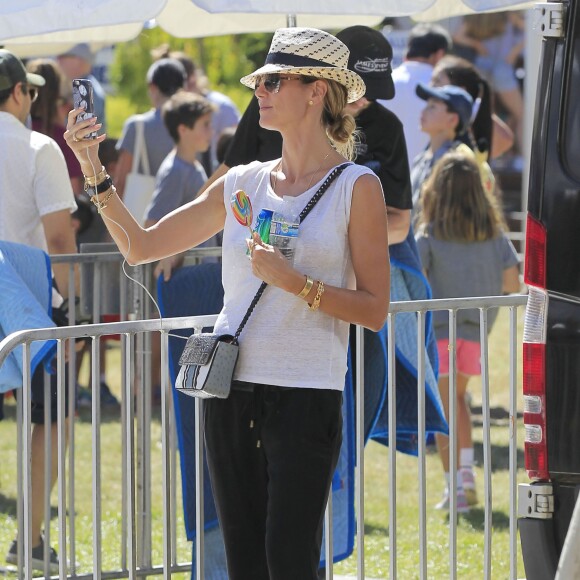 Exclusif - Heidi Klum emmène sa fille Lou Samuel à la fête foraine à Los Angeles, le 10 octobre 2016