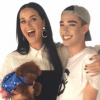Katy Perry présente le premier ambassadeur de la marque de cosmétiques CoverGirl : James Charles. Le 11 octobre 2016.