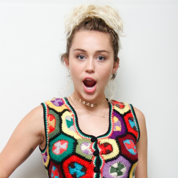 Miley Cyrus en conférence de presse pour la série tv "Crisis in Six Scenes" à l'hôtel Four Seasons de Beverly Hills. Los Angeles, le 7 septembre 2016.