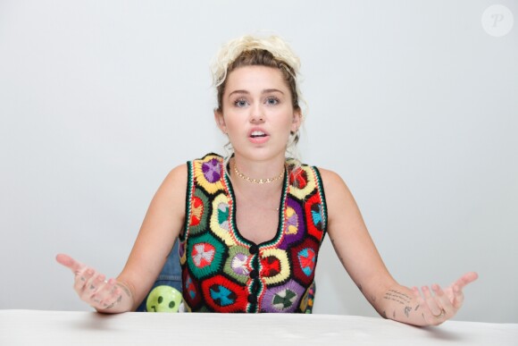 Miley Cyrus en conférence de presse pour la série tv "Crisis in Six Scenes" à l'hôtel Four Seasons de Beverly Hills. Los Angeles, le 7 septembre 2016.