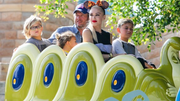 Gwen Stefani : Minnie radieuse avec Blake Shelton et les enfants à Disneyland