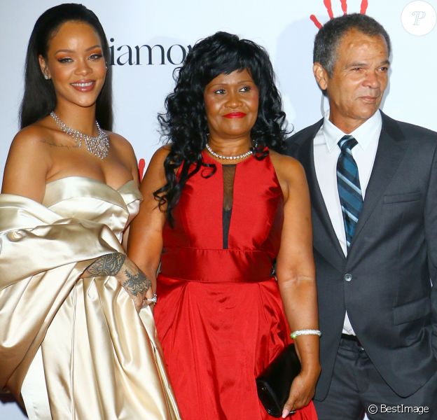 Rihanna Au Naturel Tendres Instants Avec Son Papa A La Barbade Purepeople