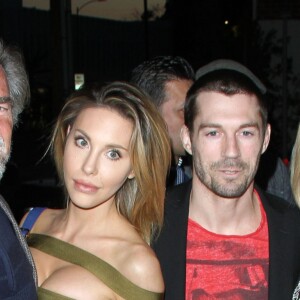 Matt Lattanzi (ancien mari de Olivia Newton-John), Chloe Lattanzi et son compagnon James Driskill, Olivia Newton-John à la Première du film "Syfy's 'Dead 7" à Los Angeles le 1er avril 2016.