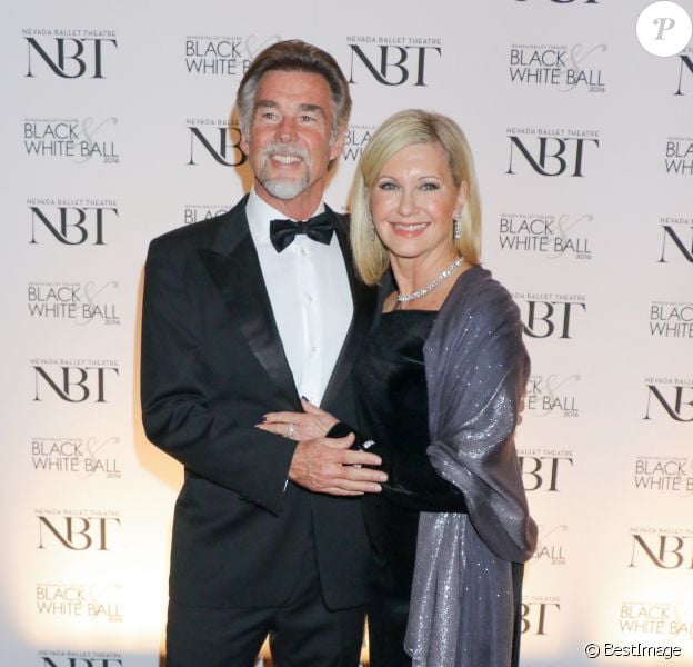 Olivia Newton-John et son mari John Eaterling lors de la soirée "Woman Of The Year" à Las Vegas le 23 janvier 2016.