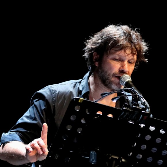 Exclusif -  Bertrand Cantat (ex-membre du groupe "Noir Désir" et actuel membre du groupe "Détroit") fait une pause dans sa carrière musicale et se lance dans une tournée de lecture de textes poétiques avec deux musiciens autour de lui. Son nouveau spectacle de lecture (Condor Live) est tiré du livre "Condor" de Caryl Ferey. C'est une oeuvre allégorique et hallucinée, d'un couple fuyant la mort dans le Chili d'après Pinochet. Cenon, le 22 septembre 2016. © Patrick Bernard/ Bestimage