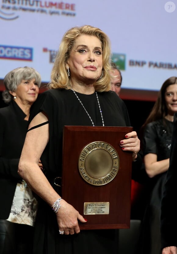 Catherine Deneuve lors de la remise du Prix Lumière 2016 durant le 8ème Festival Lumière à Lyon, le 14 octobre 2016
