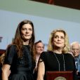 Chiara Mastroianni et Catherine Deneuve lors de la remise du Prix Lumière 2016 à Catherine Deneuve durant le 8ème Festival Lumière à Lyon, le 14 octobre 2016