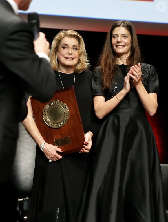 Catherine Deneuve et Chiara Mastroianni lors de la remise du Prix Lumière 2016 à Catherine Deneuve durant le 8ème Festival Lumière à Lyon, le 14 octobre 2016
