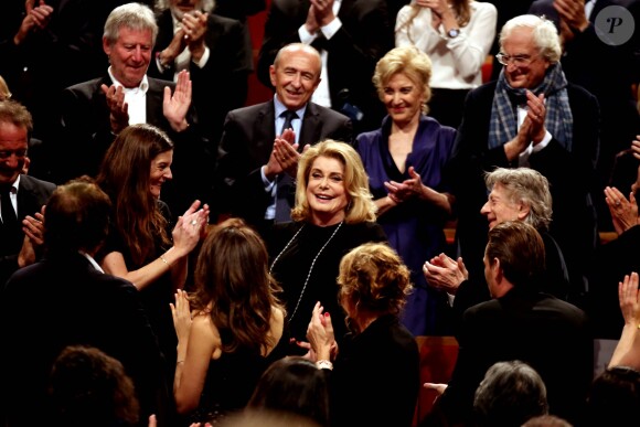 Régis Wargnier, Quentin Tarantino, Daniela Pick, Gérard Collomb, Chiara Mastroianni, Catherine Deneuve, Marisa Parades, Roman Polanski et Bertrand Tavernier lors de la remise du Prix Lumière 2016 à Catherine Deneuve durant le 8ème Festival Lumière à Lyon, le 14 octobre 2016