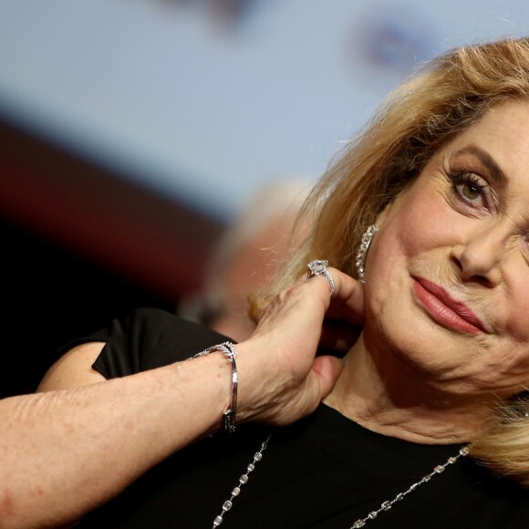 Catherine Deneuve lors de la remise du Prix Lumière 2016 durant le 8ème Festival Lumière à Lyon, le 14 octobre 2016