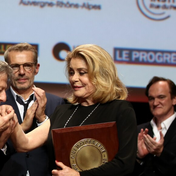 Roman Polanski, Bertrand Tavernier, Lambert Wilson et Catherine Deneuve lors de la remise du Prix Lumière 2016 à Catherine Deneuve durant le 8ème Festival Lumière à Lyon, le 14 octobre 2016
