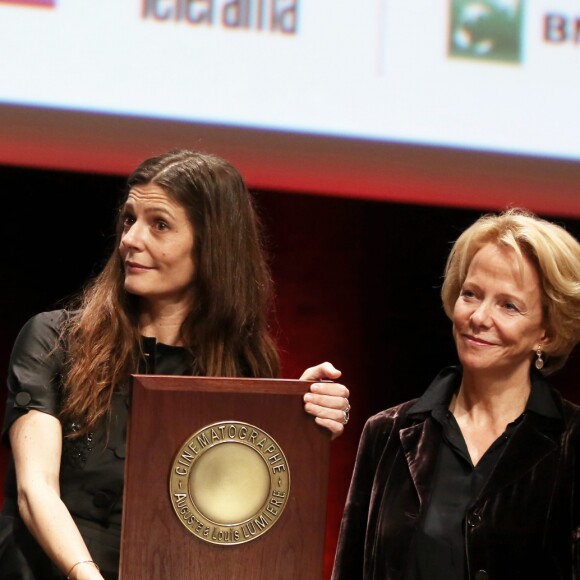 Catherine Deneuve et Chiara Mastroianni lors de la remise du Prix Lumière 2016 à Catherine Deneuve durant le 8ème Festival Lumière à Lyon, le 14 octobre 2016