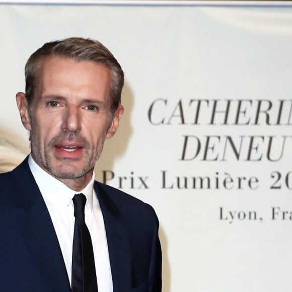 Lambert Wilson devant le photocall de la cérémonie du Prix Lumière lors du 8ème Festival Lumière à Lyon, le 14 octobre 2016