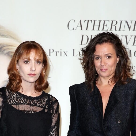 Lolita Chammah et Delphine Gleize devant le photocall de la cérémonie du Prix Lumière lors du 8ème Festival Lumière à Lyon, le 14 octobre 2016