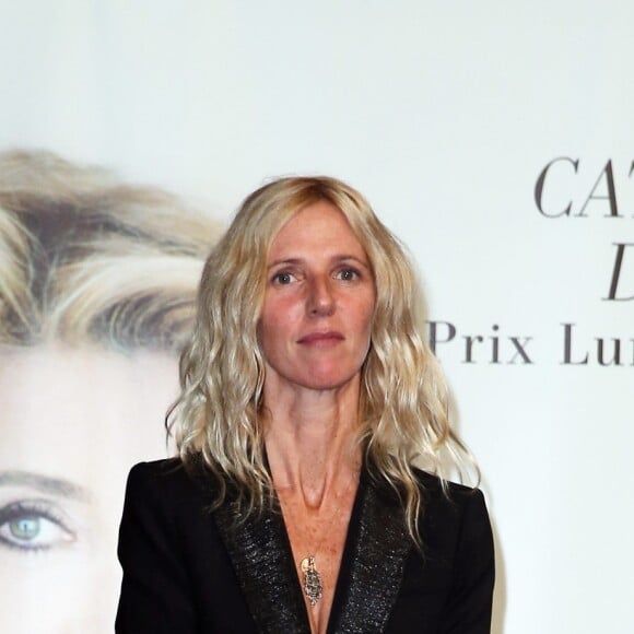 Sandrine Kiberlain devant le photocall de la cérémonie du Prix Lumière lors du 8ème Festival Lumière à Lyon, le 14 octobre 2016