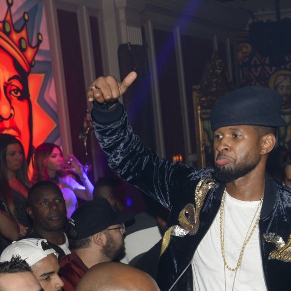 Exclusif - Usher fête ses 38 ans en compagnie de Robin Thicke et sa compagne April Love Geary à La Parisienne à Paris. Le 4 octobre 2016. © Rachid Bellak/Bestimage 