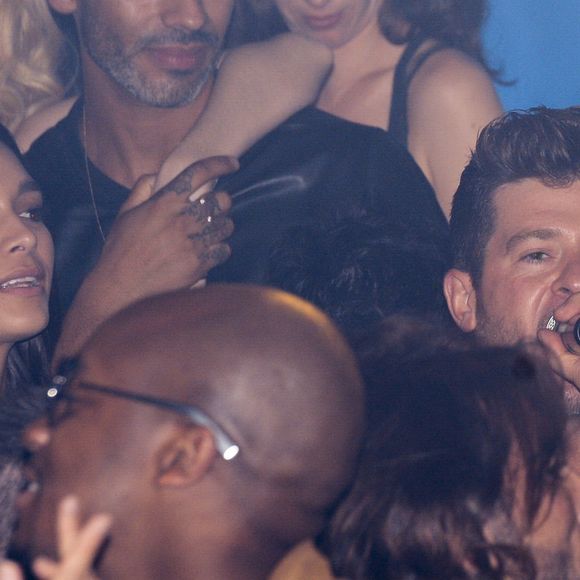 Exclusif - Usher fête ses 38 ans en compagnie de Robin Thicke et sa compagne April Love Geary à La Parisienne à Paris. Le 4 octobre 2016. © Rachid Bellak/Bestimage 