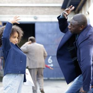 Omar Sy et Gloria Colston dans Demain tout commence.