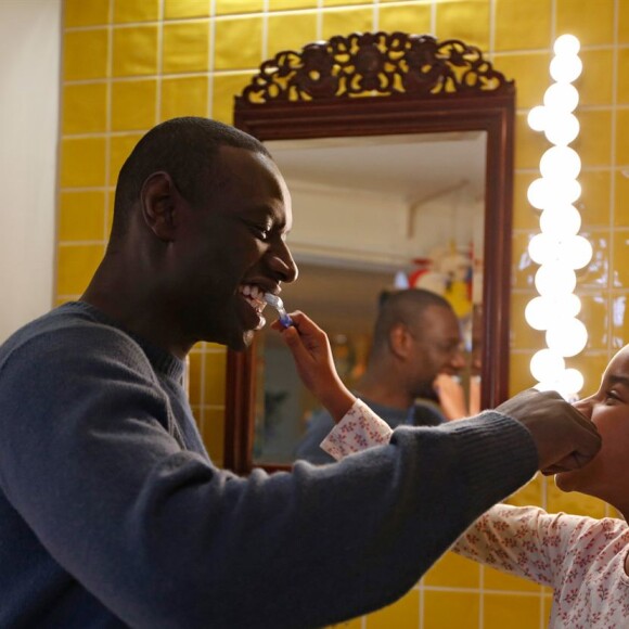 Omar Sy et Gloria Colston dans Demain tout commence.