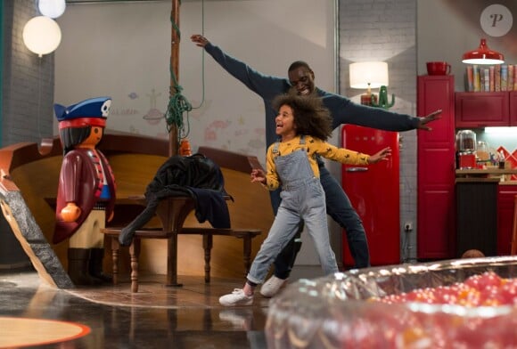 Omar Sy et Gloria Colston dans Demain tout commence.