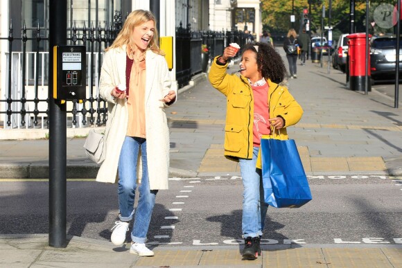 Clémence Poésy et Gloria Colston dans Demain tout commence.