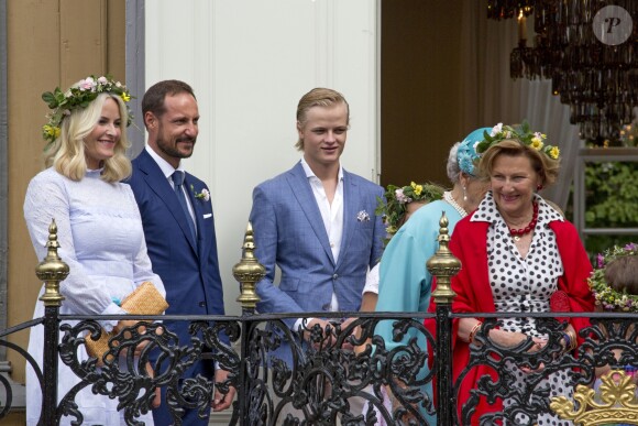 La princesse Mette Marit, le prince Haakon, Marius Borg Hoiby , la princesse Astrid, la reine Sonja lors de la garden party du jubilé des 25 ans de règne du roi Harald V de Norvège à Trondheim le 23 juin 2016.