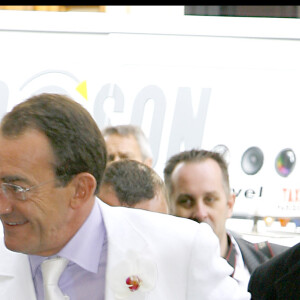 Mariage de Jean-Pierre Pernaut, ici avec sa maman, et Nathalie Marquay à Paris. 