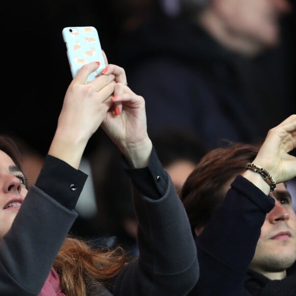 Anouchka Delon et son compagnon Julien Dereims - People au match de Ligue des champions Psg - Bale au Parc des Princes à Paris le 19 octobre 2016. © Cyril Moreau/Bestimage