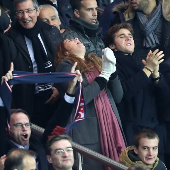 Anouchka Delon et son compagnon Julien Dereims - People au match de Ligue des champions Psg - Bale au Parc des Princes à Paris le 19 octobre 2016. © Cyril Moreau/Bestimage