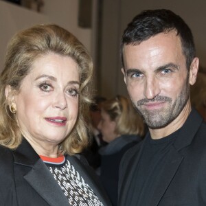 Catherine Deneuve et le styliste Nicolas Ghesquière - Dîner d'inauguration de l'exposition "Icônes de l'Art Moderne. La Collection Chtchoukine" à la "Fondation Louis Vuitton" à Paris, France, le 20 octobre 2016.