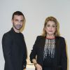 Le styliste Nicolas Ghesquière et Catherine Deneuve - Dîner d'inauguration de l'exposition "Icônes de l'Art Moderne. La Collection Chtchoukine" à la "Fondation Louis Vuitton" à Paris, France, le 20 octobre 2016.