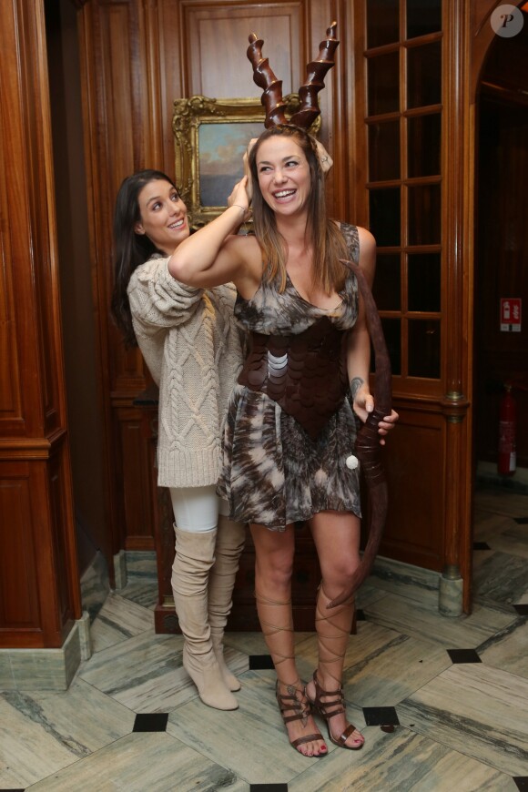 Ludivine Sagna, Clio Pajczer (portera une robe chocolatée par Hasnaâ Ferreira, avec la styliste Elise Martimort, mise en beauté par Franck Provost et Make up for ever) - Essayages pour le Salon du Chocolat à l'Hôtel Trocadero La Tour Best Western Premier à Paris. Le 14 octobre 2016 © CVS / Bestimage