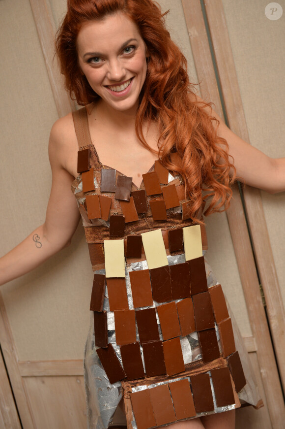 Exclusif - Anaïs Delva (habillée par le maitre chocolatier Stéphane Bonnat, mise en beauté par Franck Provost et Make up for ever Academy) - essayage en prévisions du défilé du salon du chocolat 2016 à l'hotel Best Western Premier - Trocadero la Tour à Paris le 18 octobre 2016. © Veeren/Bestimage