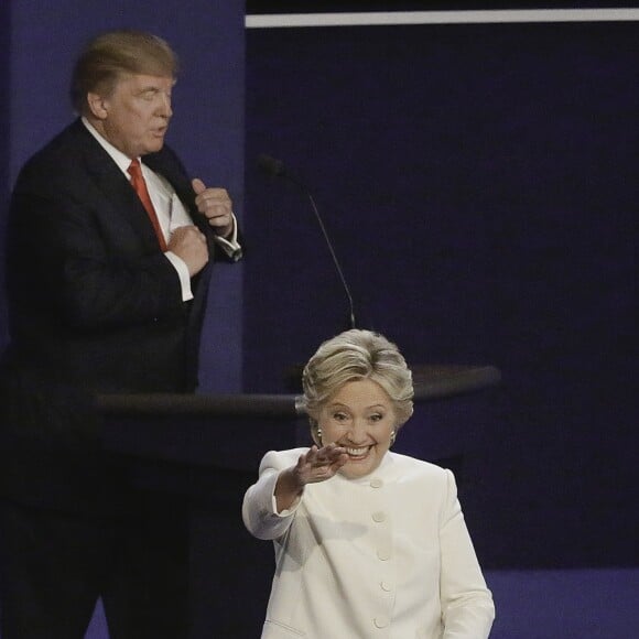 Hillary Clinton et Donald Trump débattent à Las Vegas, le 19 octobre 2016