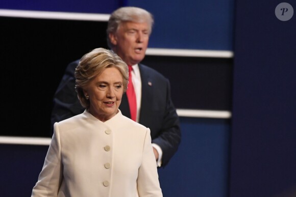 Hillary Clinton et Donald Trump débattent à Las Vegas, le 19 octobre 2016